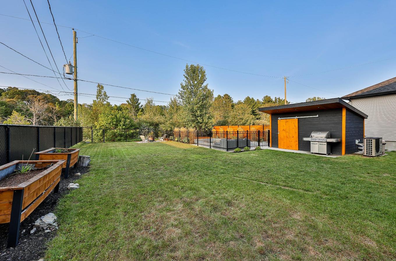 Cour - 131 Av. Du Littoral, Saint-Paul, QC - Outdoor With Backyard