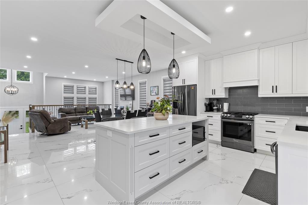 1067 Maple Avenue, Kingsville, ON