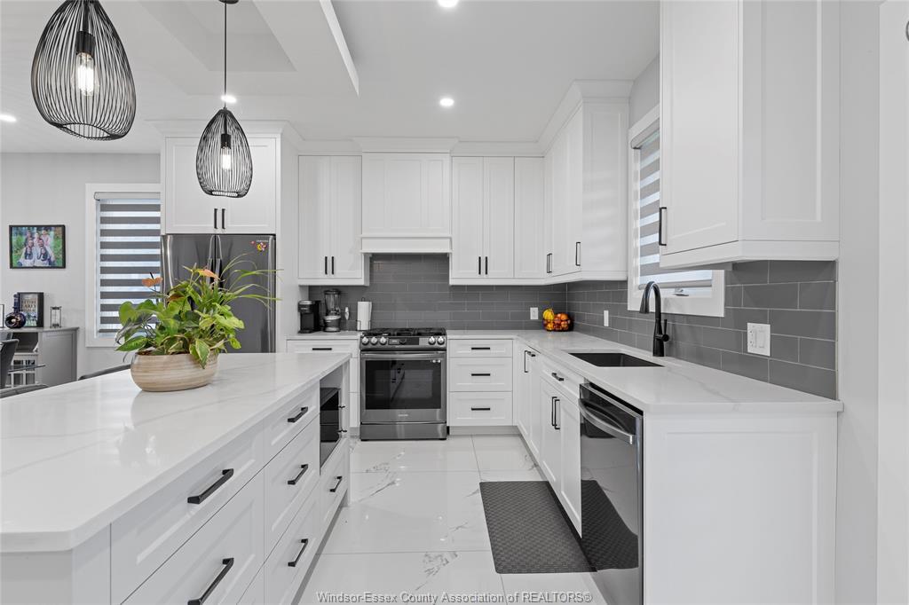 1067 Maple Avenue, Kingsville, ON