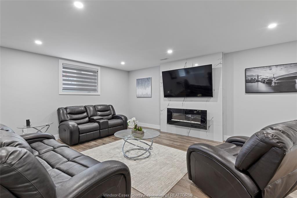 1067 Maple Avenue, Kingsville, ON