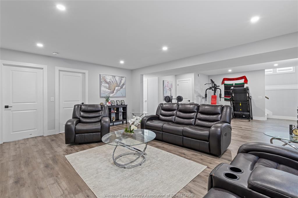 1067 Maple Avenue, Kingsville, ON