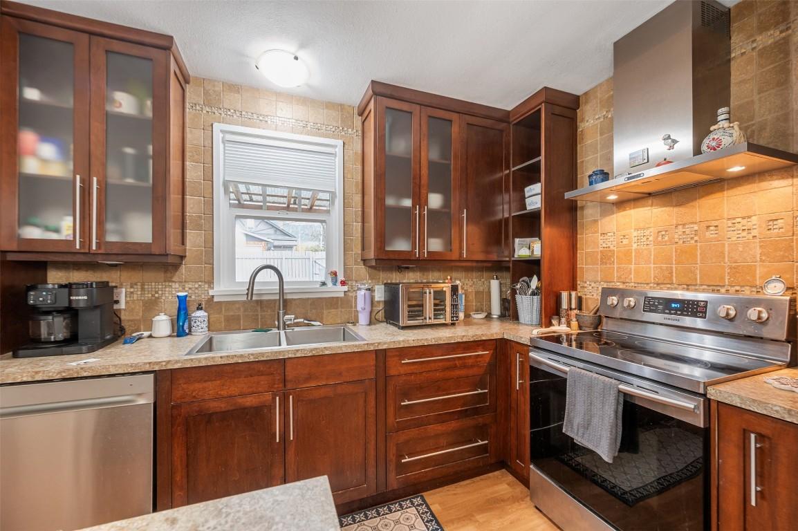 598 Van Horne Street, Penticton, BC - Indoor Photo Showing Kitchen With Double Sink