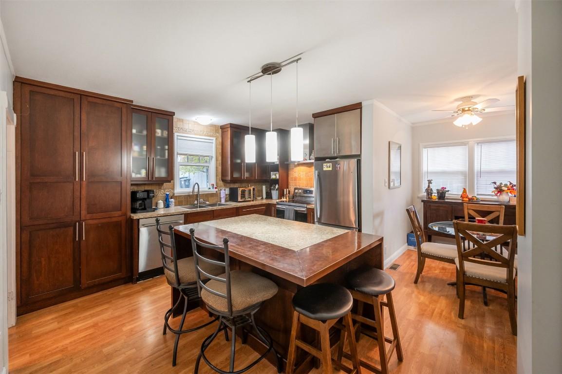 598 Van Horne Street, Penticton, BC - Indoor