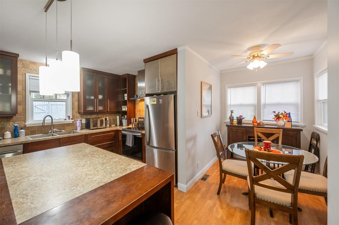 598 Van Horne Street, Penticton, BC - Indoor