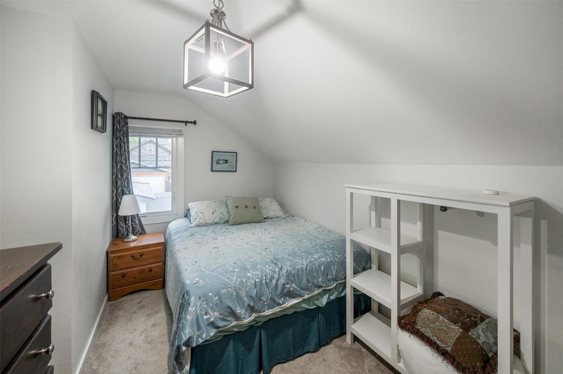 598 Van Horne Street, Penticton, BC - Indoor Photo Showing Bedroom