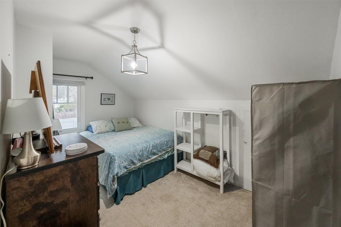 598 Van Horne Street, Penticton, BC - Indoor Photo Showing Bedroom