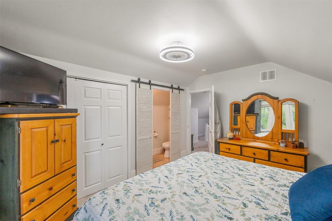 598 Van Horne Street, Penticton, BC - Indoor Photo Showing Bedroom