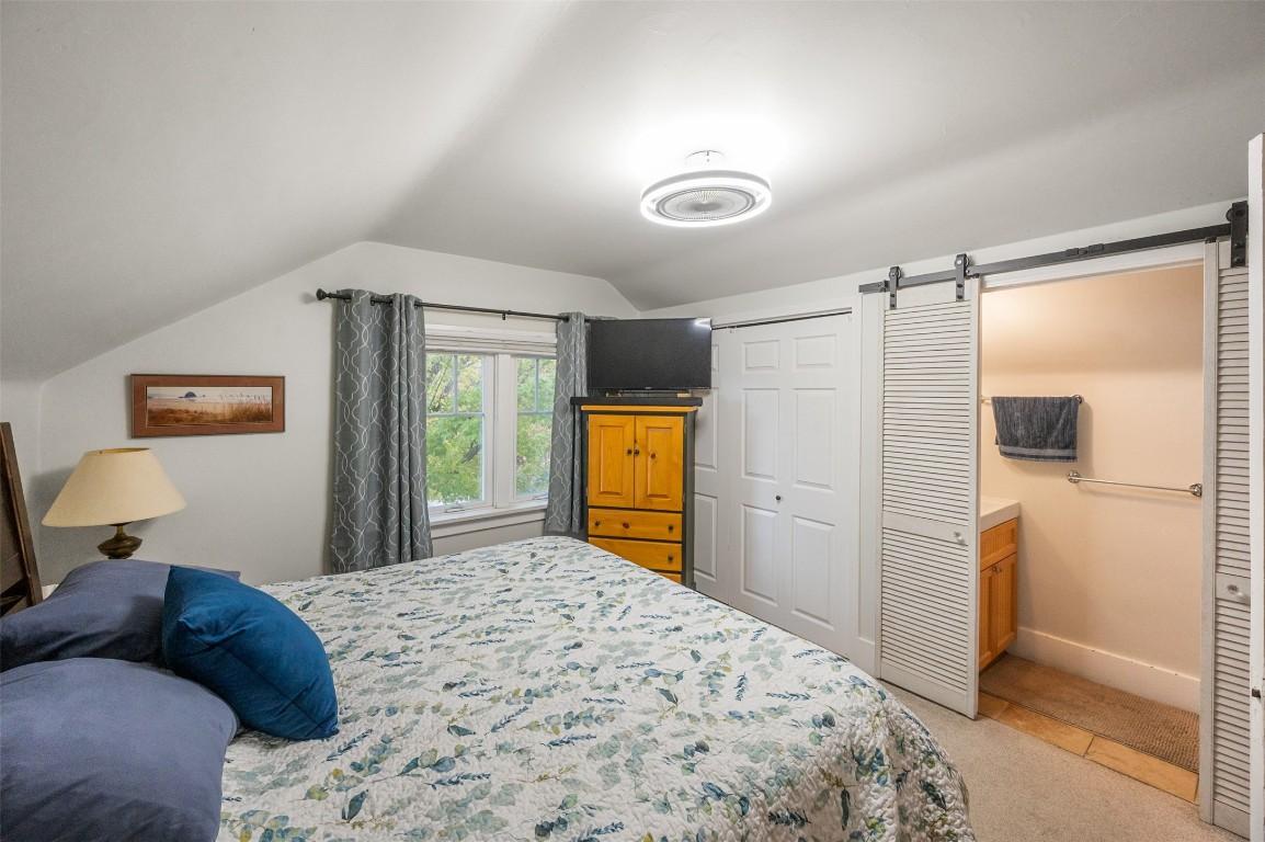 598 Van Horne Street, Penticton, BC - Indoor Photo Showing Bedroom
