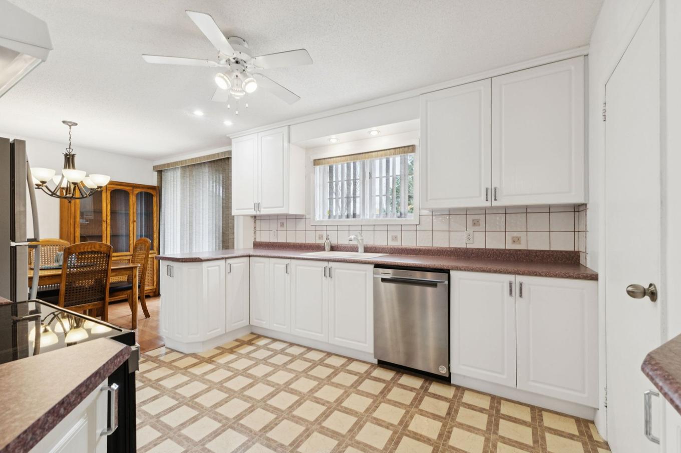 Vue d'ensemble - 24 Rue Sunset, Gatineau (Gatineau), QC - Indoor Photo Showing Kitchen