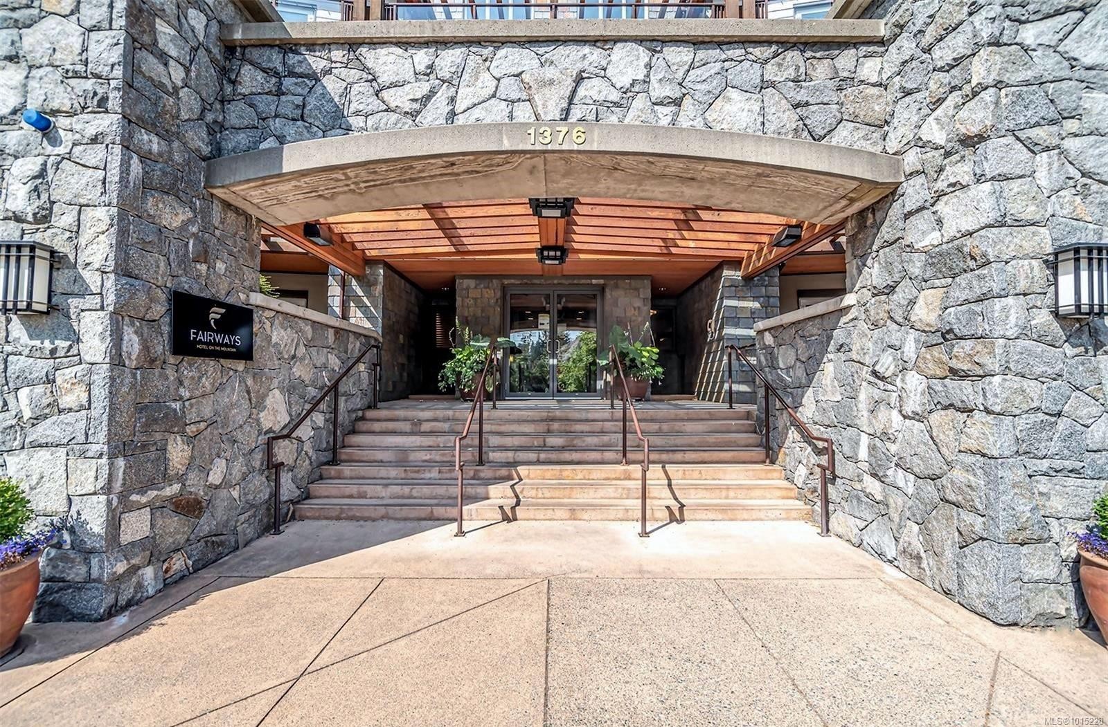 205/207D-1376 Lynburne Pl, Langford, BC - Outdoor