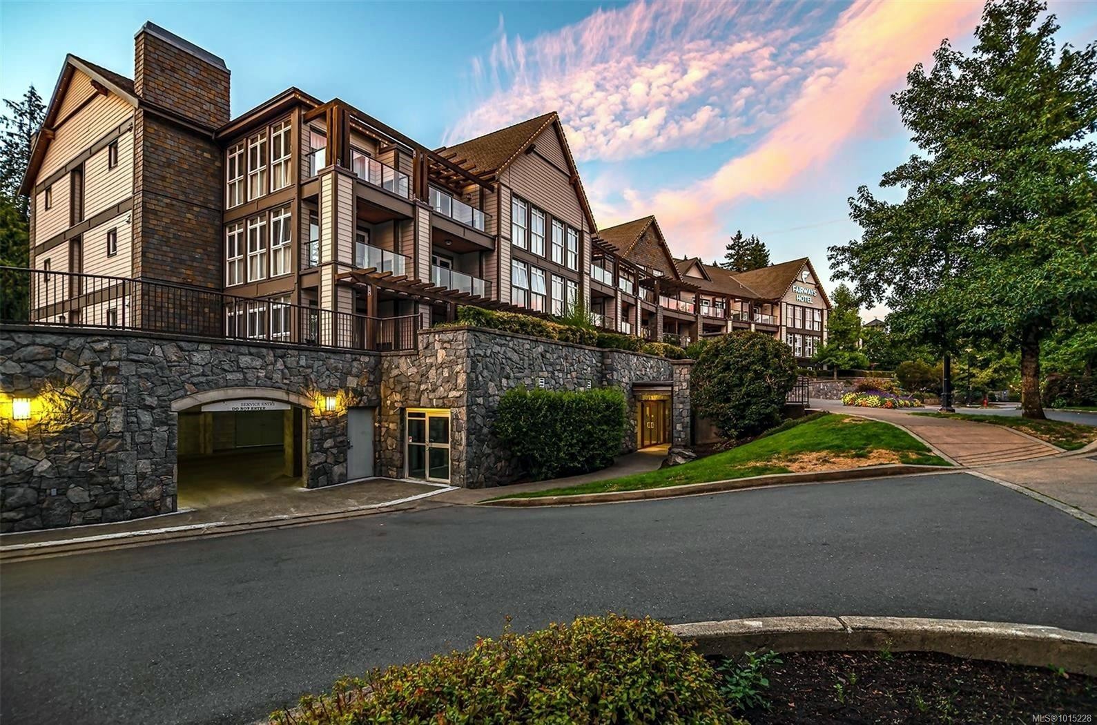 205/207D-1376 Lynburne Pl, Langford, BC - Outdoor