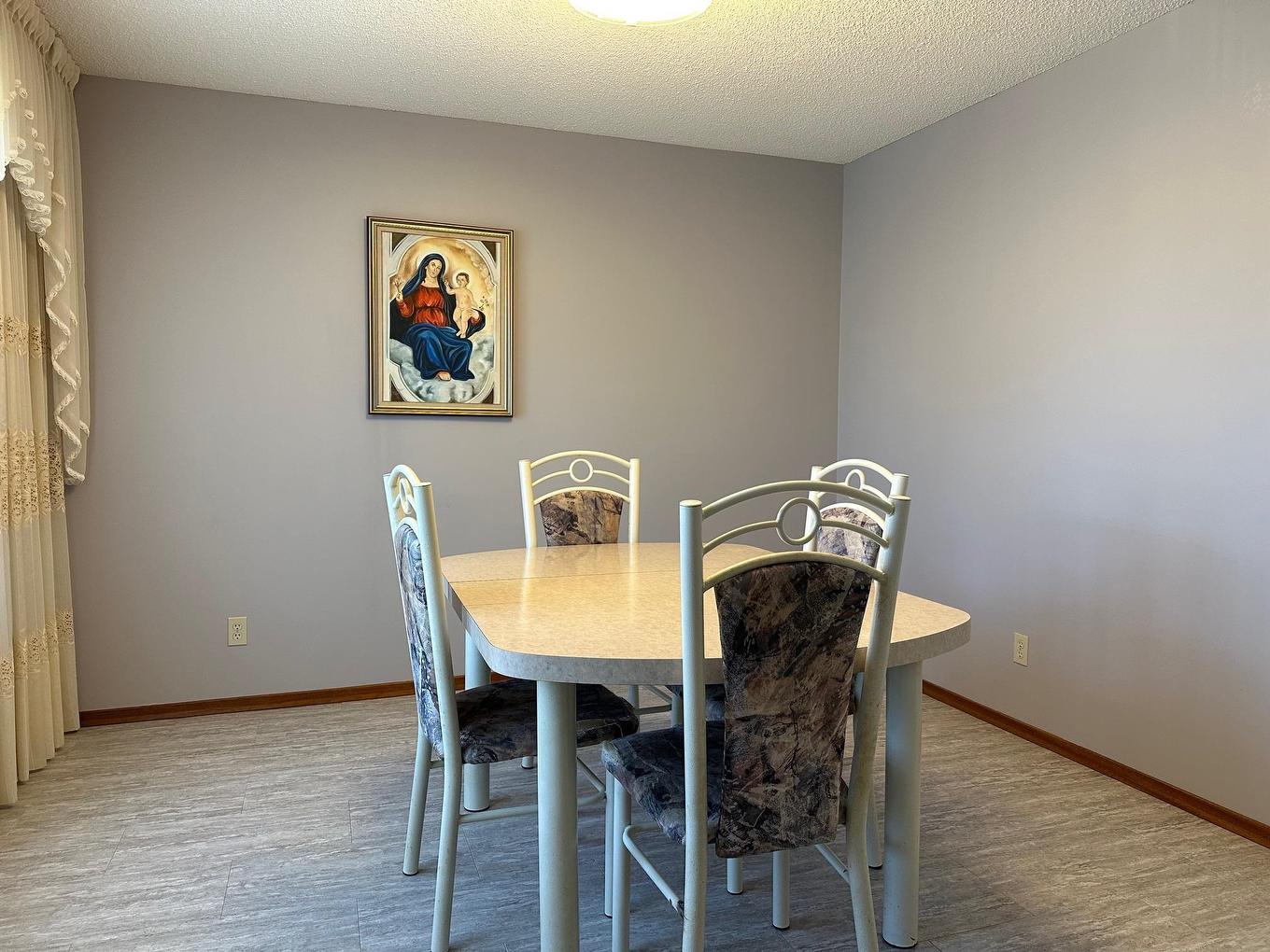 141 Cherry Ridge Road, Thunder Bay, ON - Indoor Photo Showing Dining Room