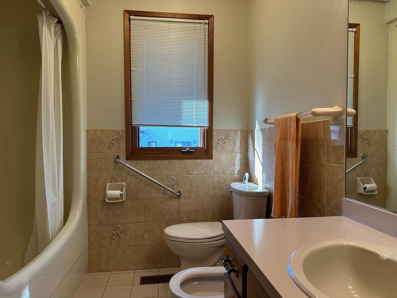 141 Cherry Ridge Road, Thunder Bay, ON - Indoor Photo Showing Bathroom