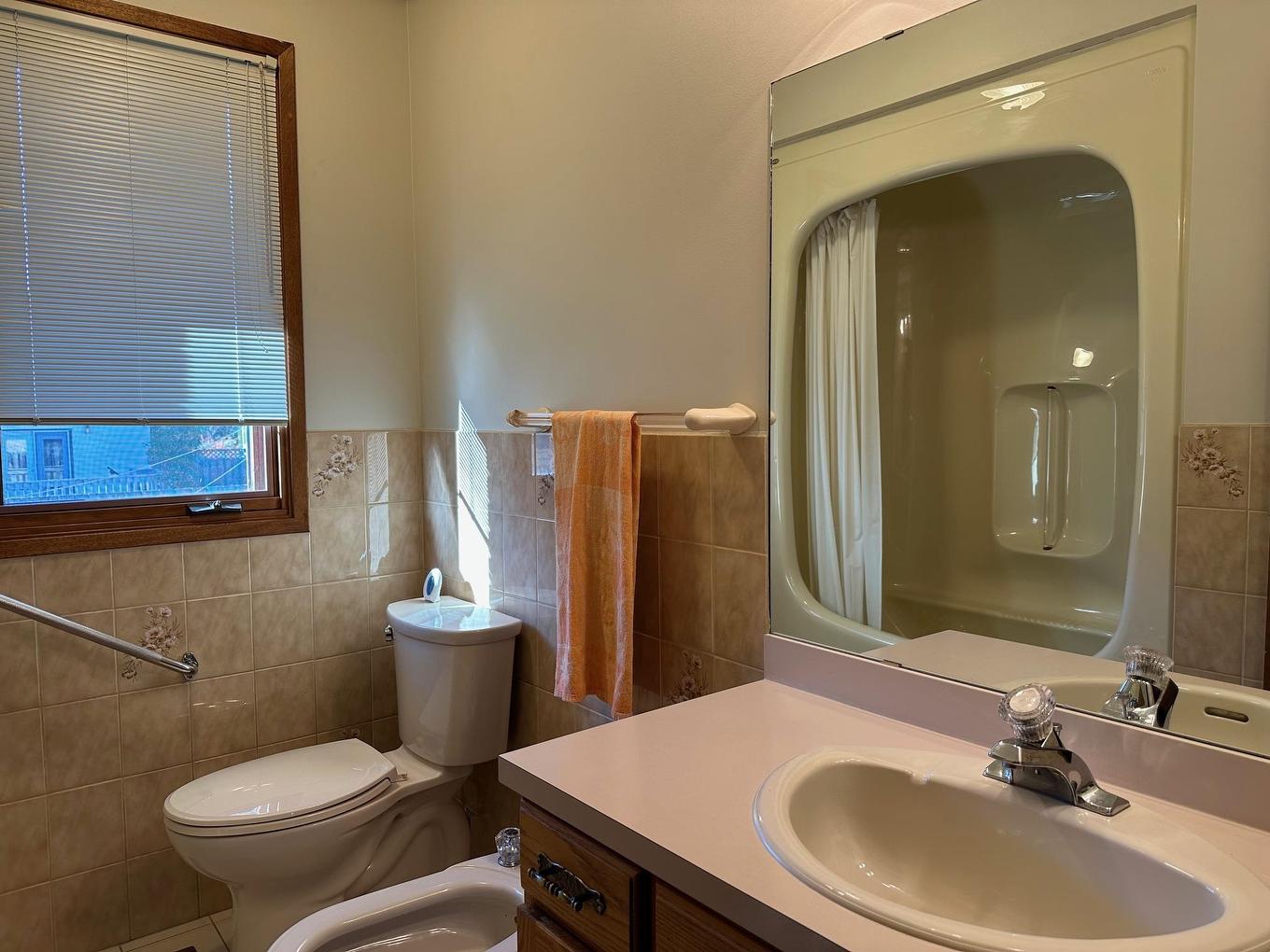141 Cherry Ridge Road, Thunder Bay, ON - Indoor Photo Showing Bathroom