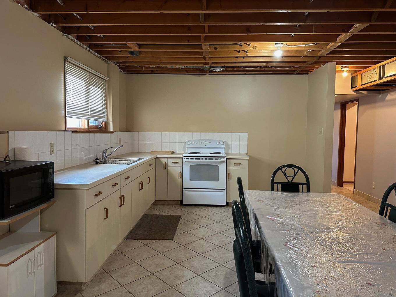 141 Cherry Ridge Road, Thunder Bay, ON - Indoor Photo Showing Kitchen