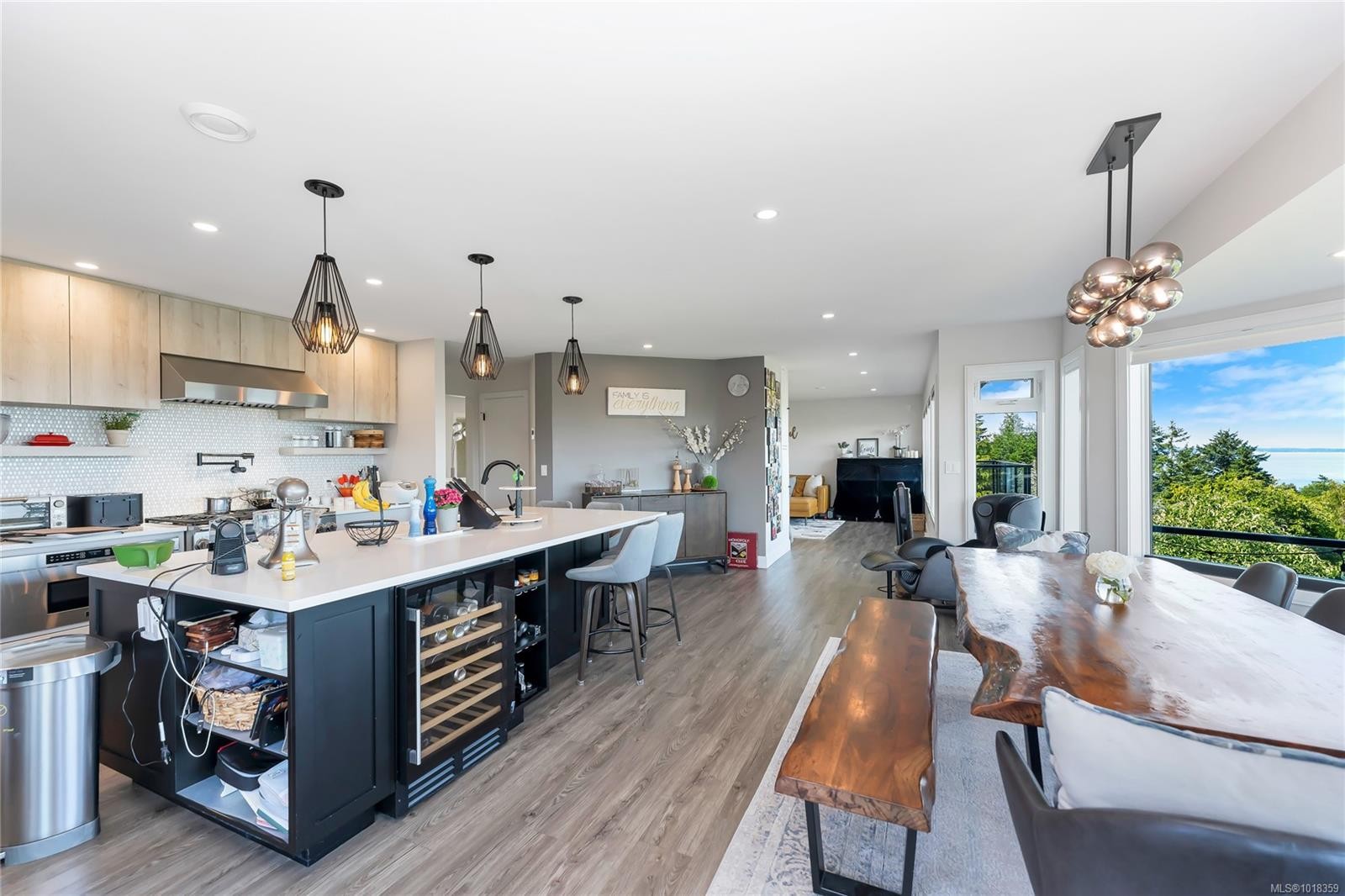 972 Seapearl Pl, Saanich, BC