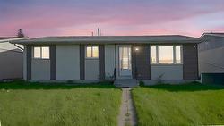 43 Ellington ST  Winnipeg, MB R2R 0T6