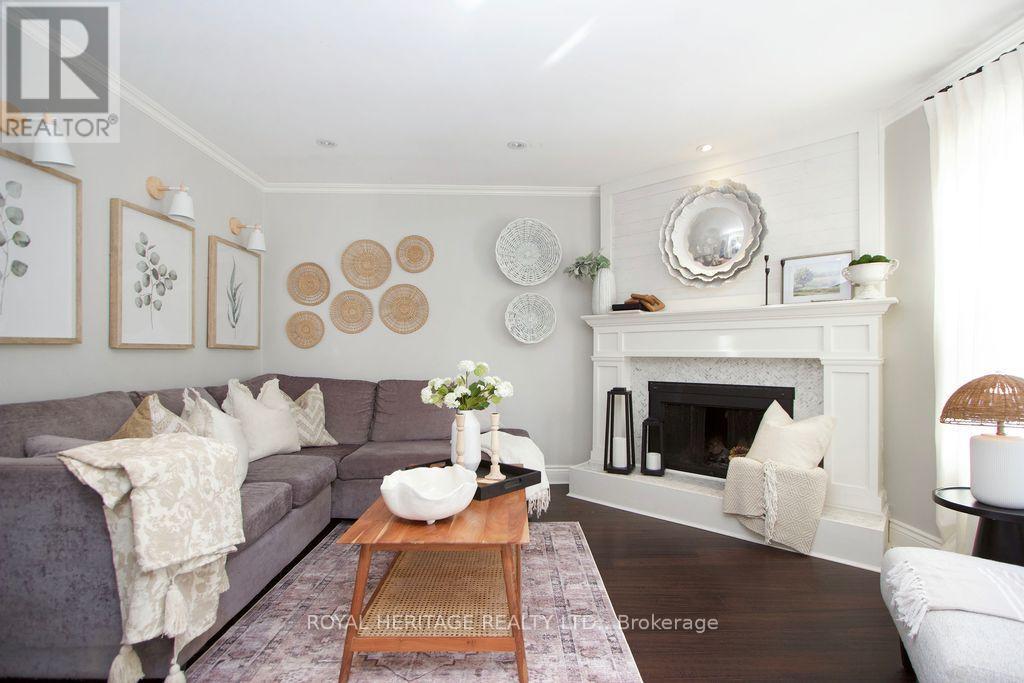 66 Fieldnest Crescent, Whitby (Rolling Acres), ON - Indoor Photo Showing Living Room With Fireplace
