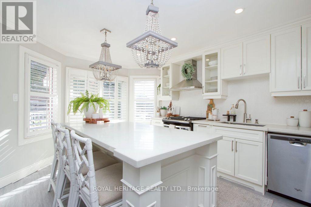 66 Fieldnest Crescent, Whitby (Rolling Acres), ON - Indoor Photo Showing Kitchen With Upgraded Kitchen