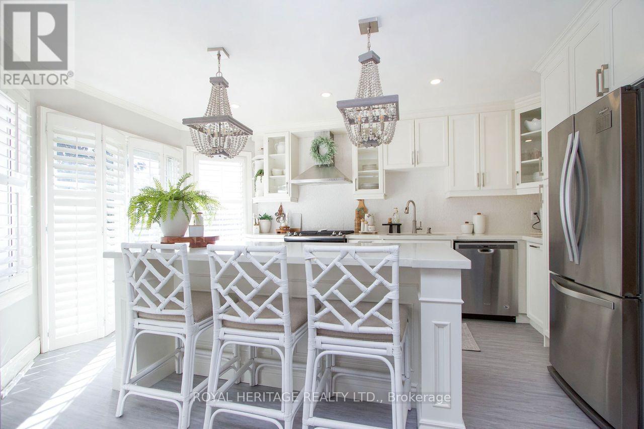 66 Fieldnest Crescent, Whitby (Rolling Acres), ON - Indoor Photo Showing Kitchen With Upgraded Kitchen