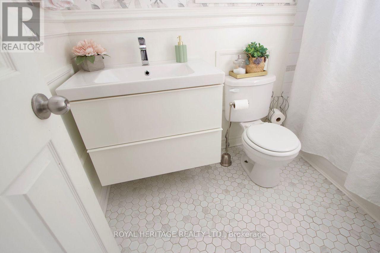 66 Fieldnest Crescent, Whitby (Rolling Acres), ON - Indoor Photo Showing Bathroom