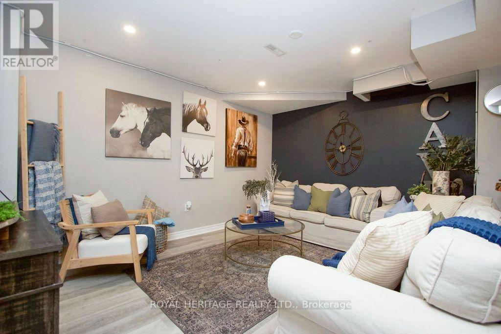 66 Fieldnest Crescent, Whitby (Rolling Acres), ON - Indoor Photo Showing Living Room