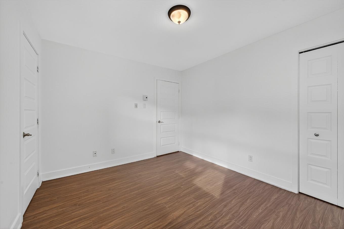 Chambre à coucher - 100-16370 Rue Sherbrooke E., Montréal (Rivière-Des-Prairies/Pointe-Aux-Trembles), QC - Indoor Photo Showing Other Room