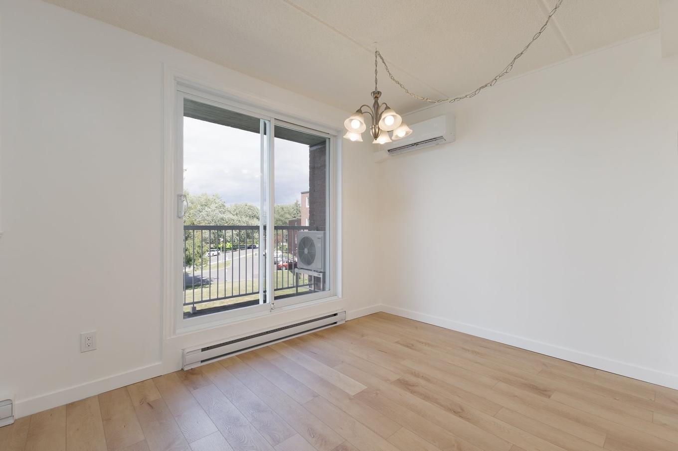 Dining room - 303-350 Rue Querbes, Vaudreuil-Dorion, QC - Indoor Photo Showing Other Room