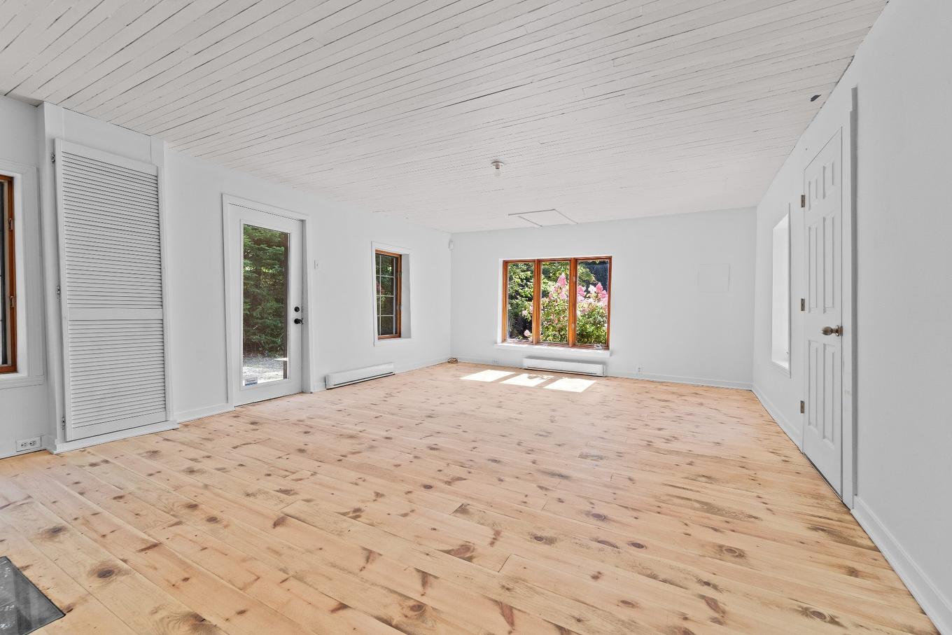 Salon - 1599 Ch. Kilpatrick, Saint-Sauveur, QC - Indoor