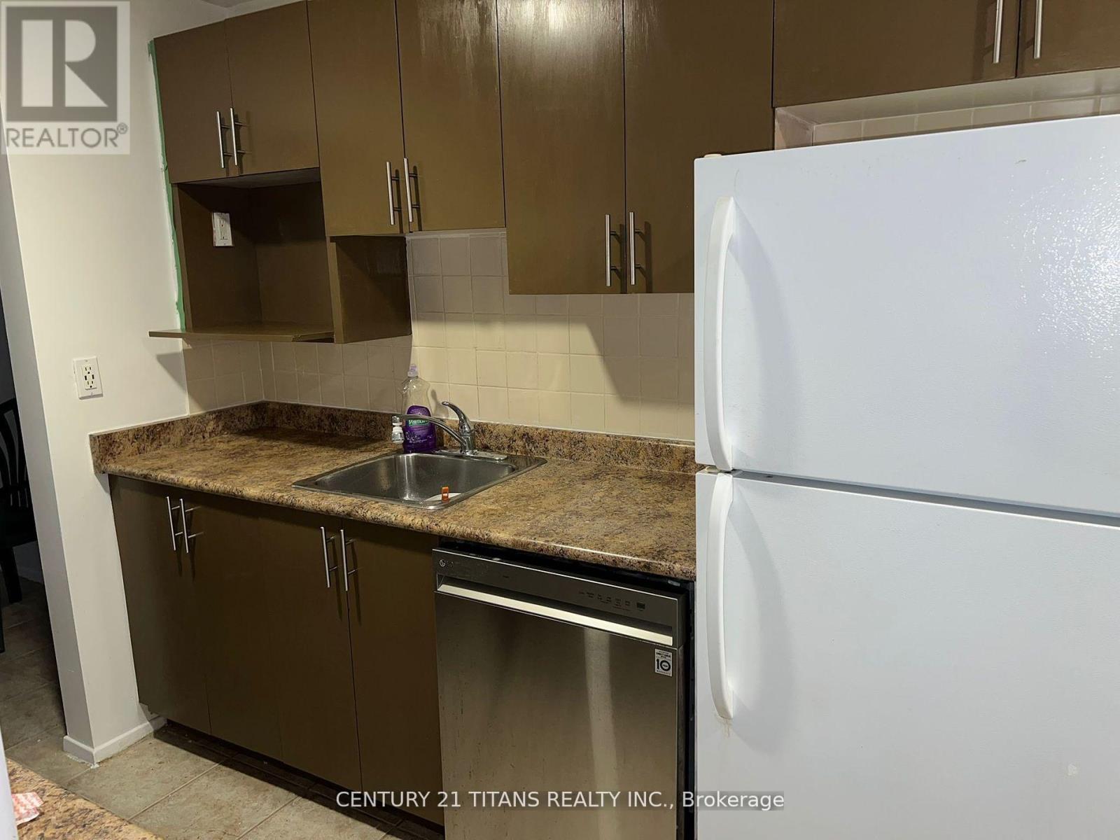 702 - 931 Wonderland Road, London South, ON - Indoor Photo Showing Kitchen