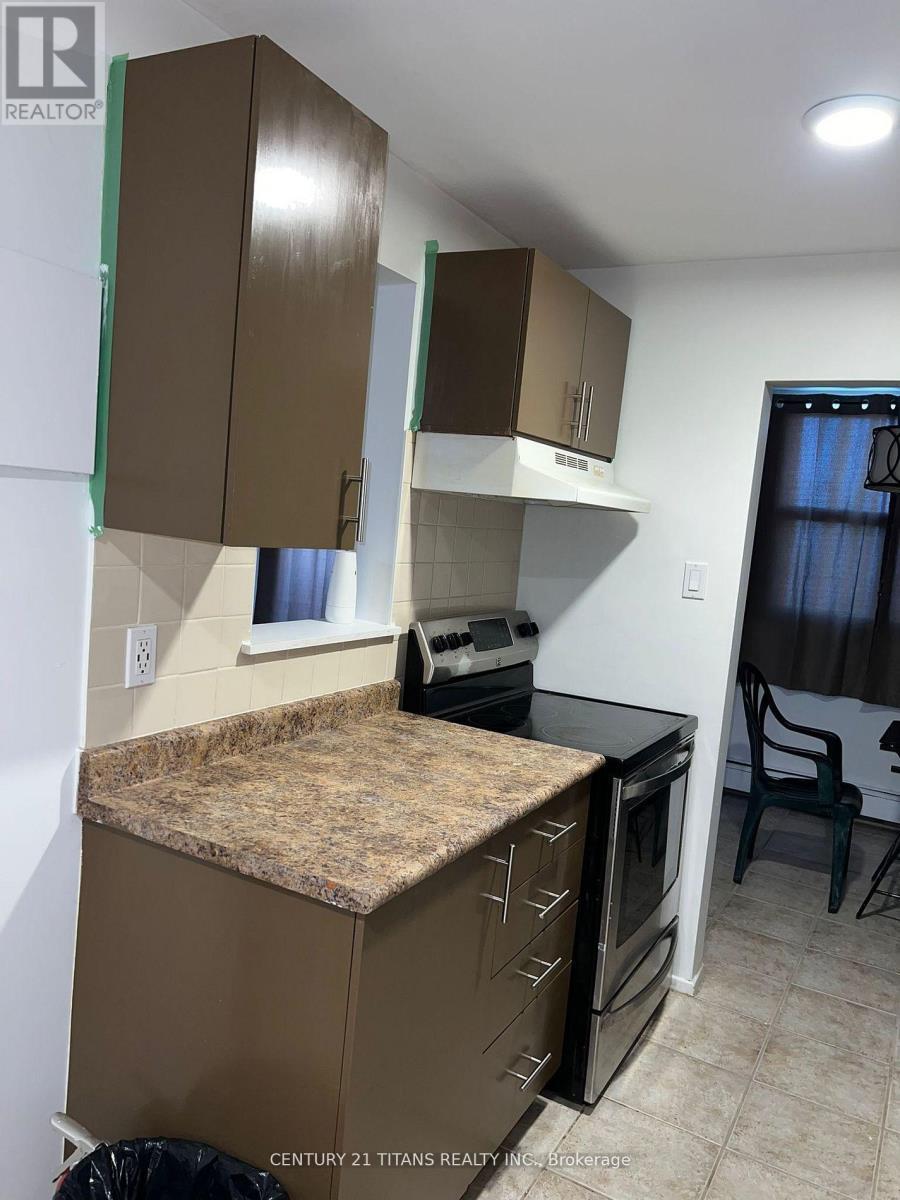 702 - 931 Wonderland Road, London South, ON - Indoor Photo Showing Kitchen