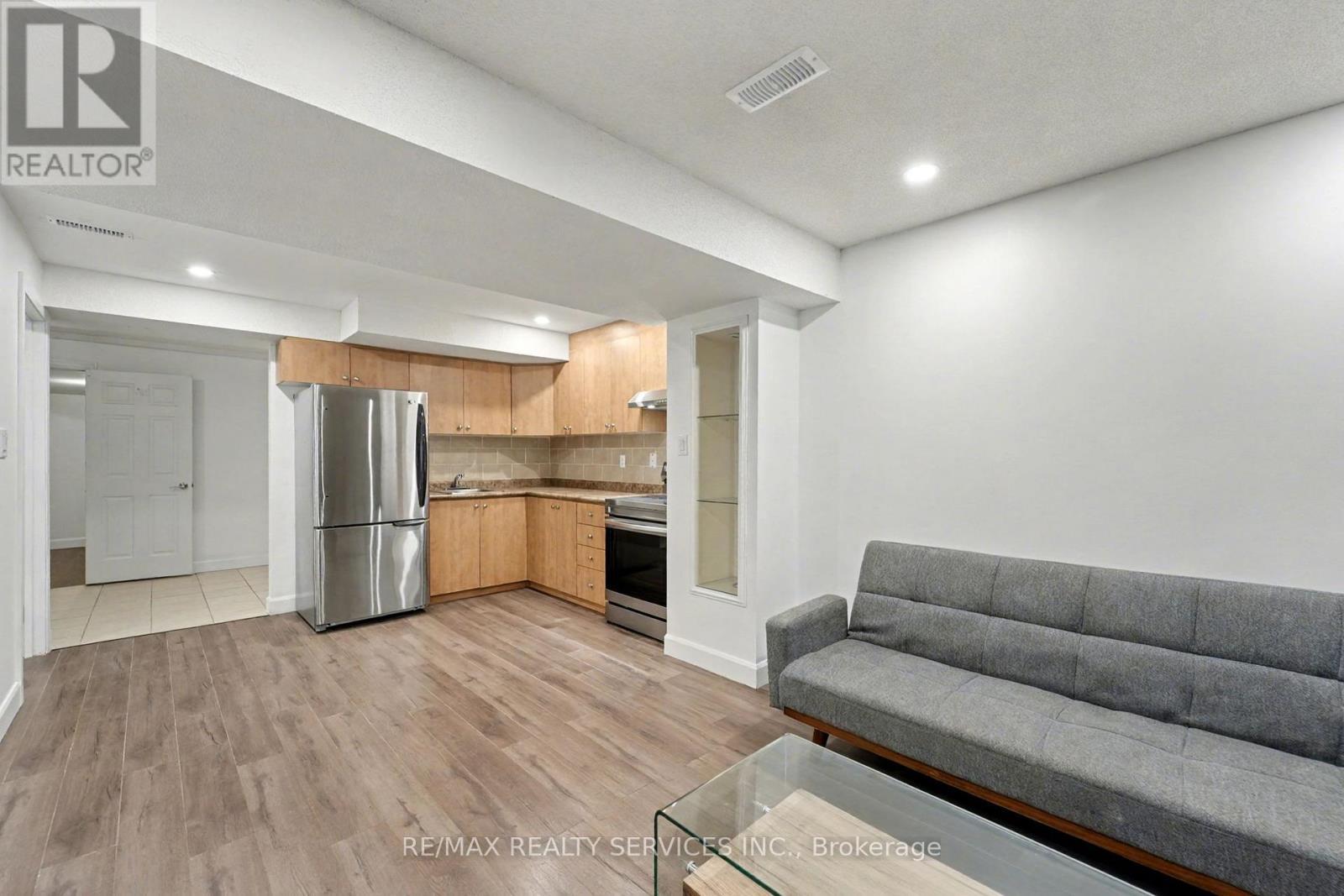 Bsmt - 1032 Blueheron Boulevard, Mississauga, ON - Indoor