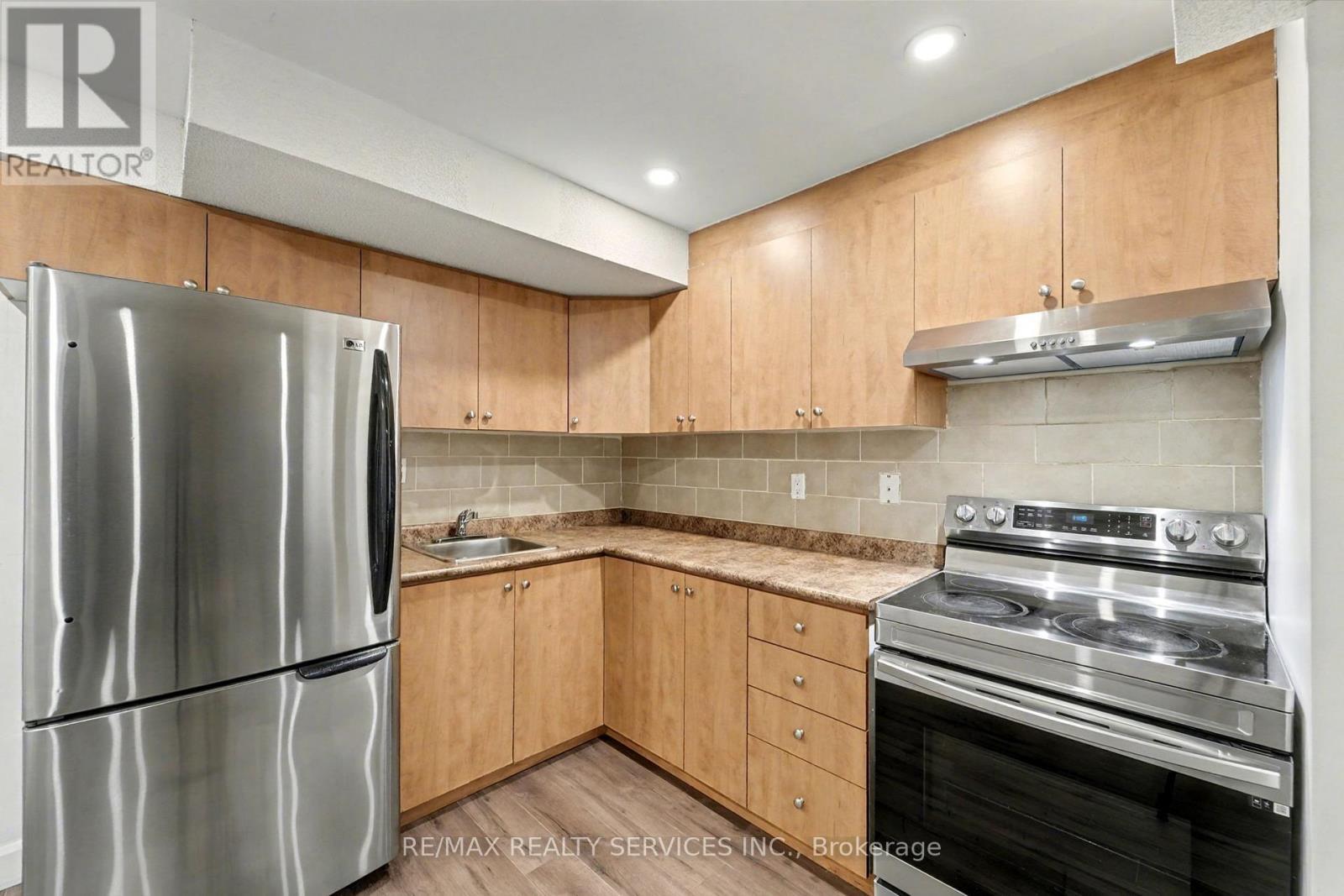Bsmt - 1032 Blueheron Boulevard, Mississauga, ON - Indoor Photo Showing Kitchen
