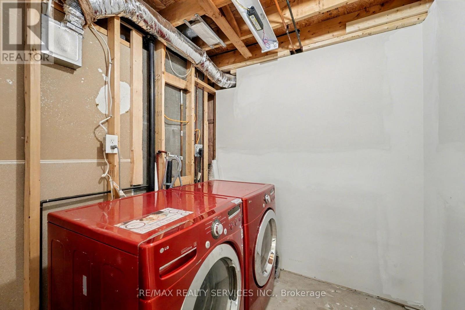 Bsmt - 1032 Blueheron Boulevard, Mississauga, ON - Indoor Photo Showing Laundry Room