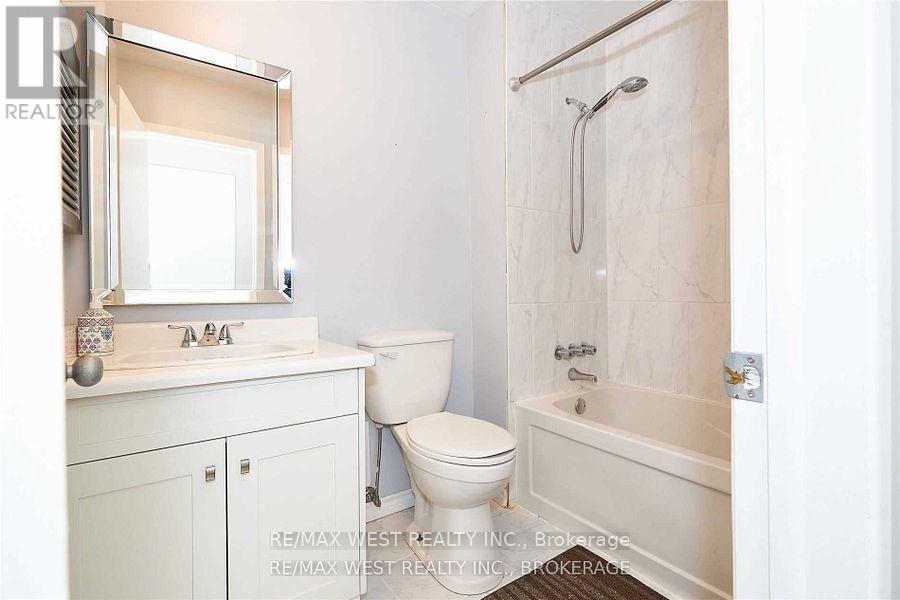 323 Centre Street, Shelburne, ON - Indoor Photo Showing Bathroom