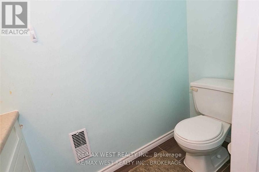 323 Centre Street, Shelburne, ON - Indoor Photo Showing Bathroom