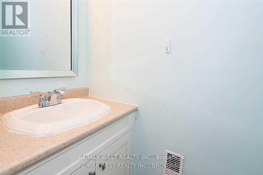 323 Centre Street, Shelburne, ON - Indoor Photo Showing Bathroom
