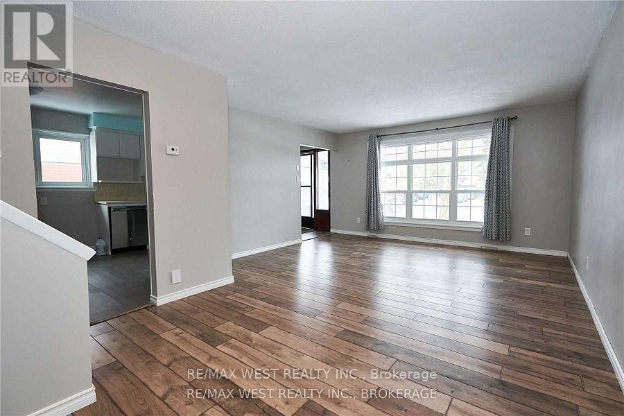 323 Centre Street, Shelburne, ON - Indoor Photo Showing Other Room