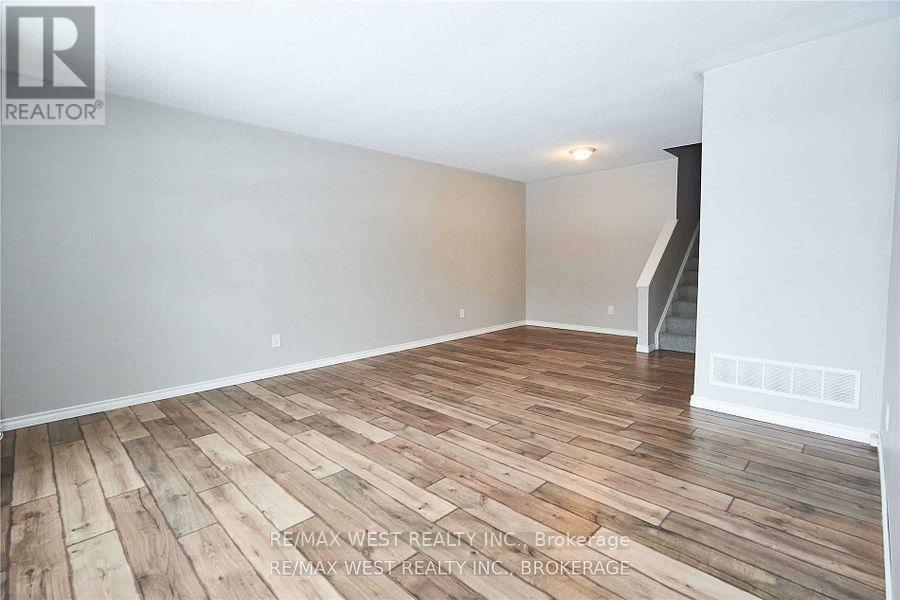 323 Centre Street, Shelburne, ON - Indoor Photo Showing Other Room