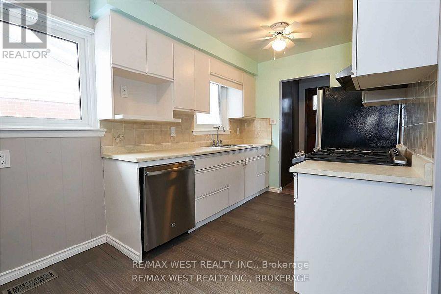 323 Centre Street, Shelburne, ON - Indoor Photo Showing Kitchen