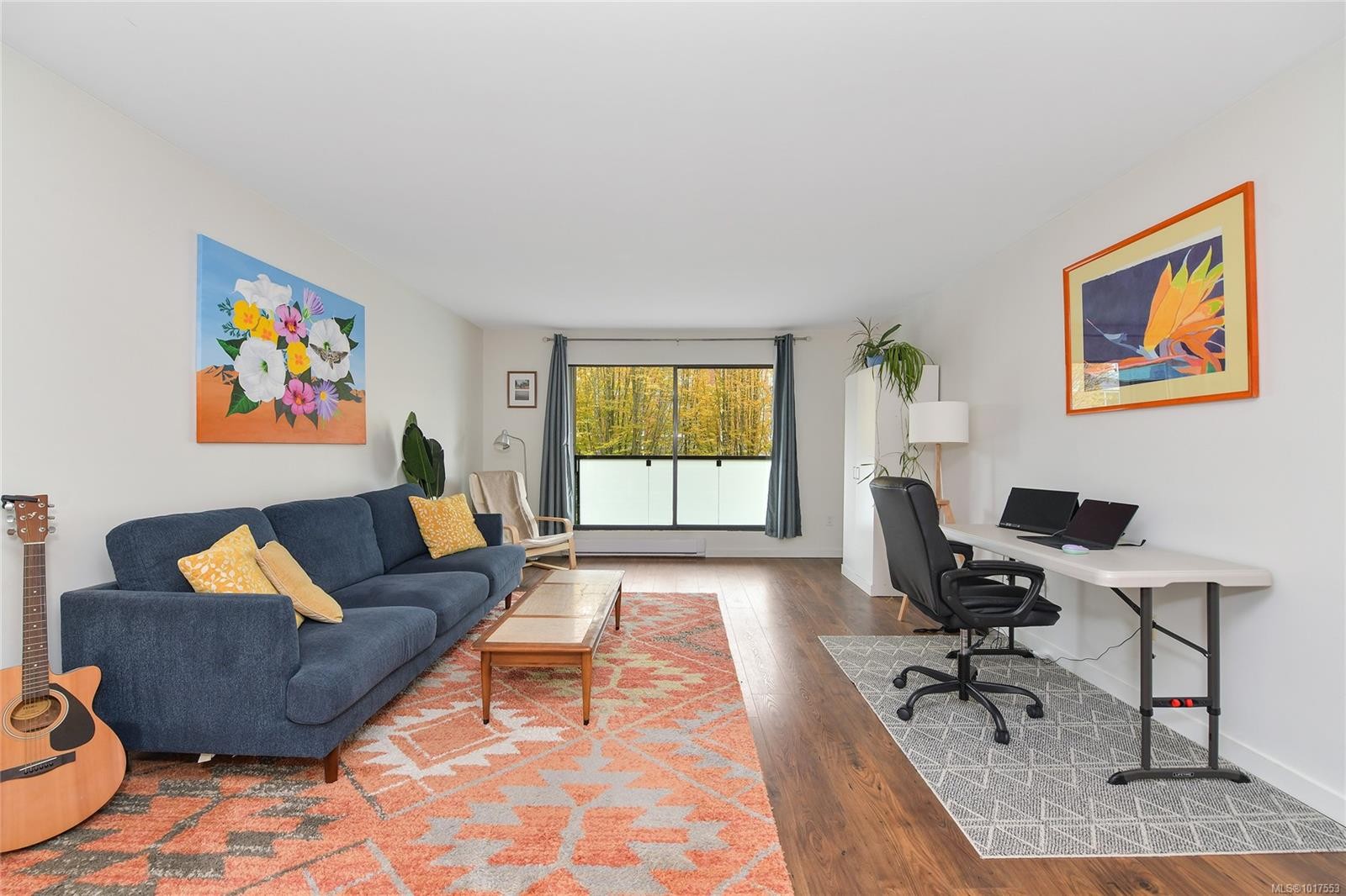 208-955 Dingley Dell, Esquimalt, BC - Indoor Photo Showing Living Room