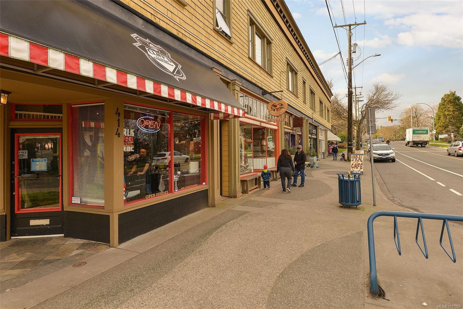 208-955 Dingley Dell, Esquimalt, BC - Outdoor