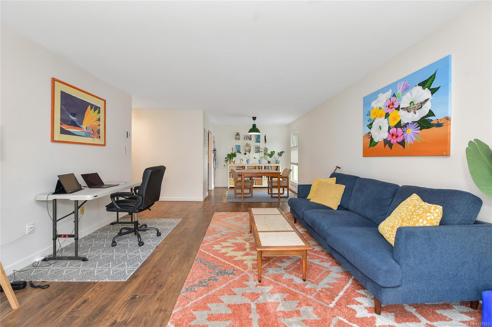 208-955 Dingley Dell, Esquimalt, BC - Indoor Photo Showing Living Room