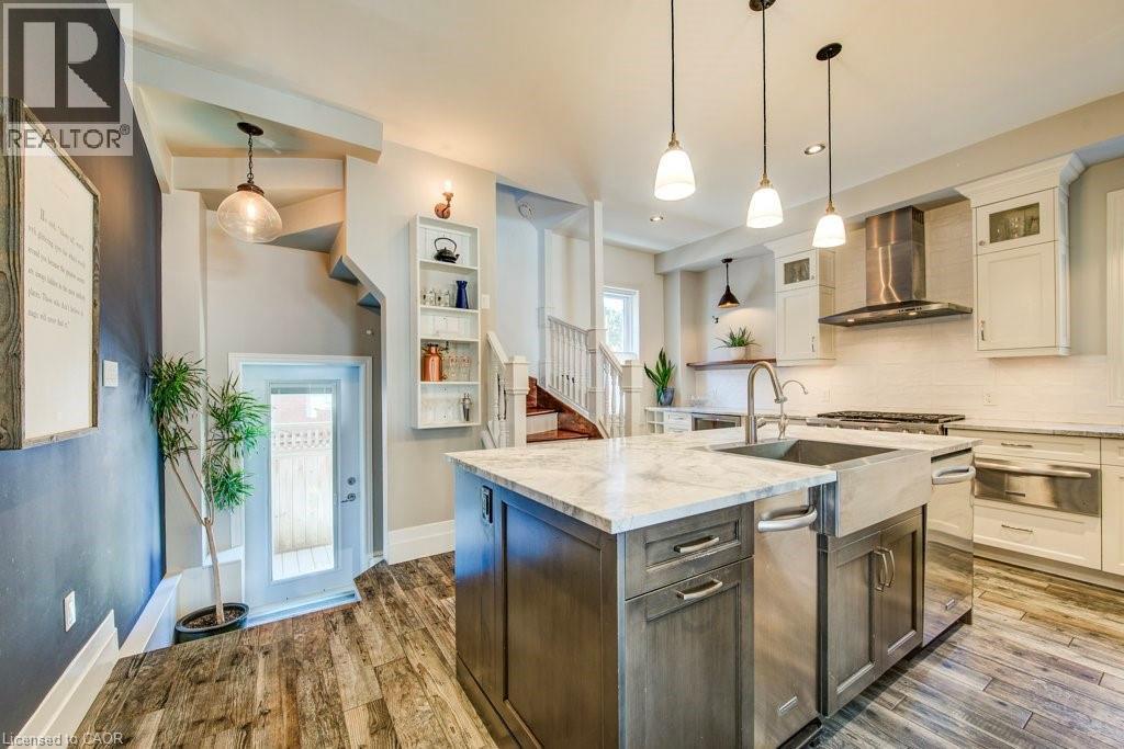 350 Queen Street S, Kitchener, ON - Indoor Photo Showing Kitchen With Upgraded Kitchen