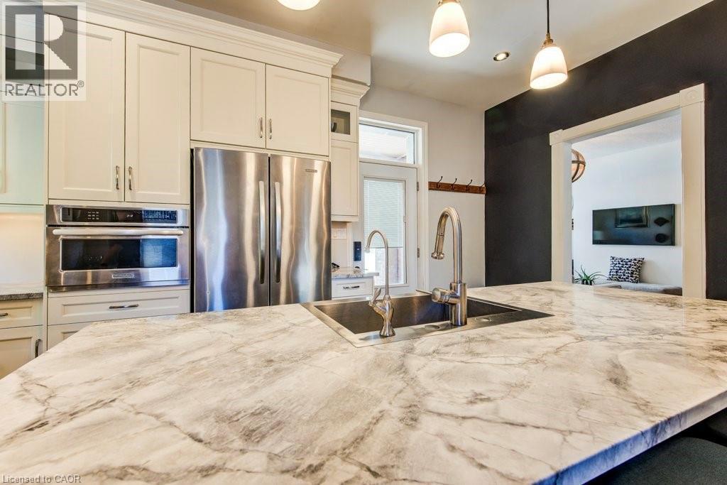 350 Queen Street S, Kitchener, ON - Indoor Photo Showing Kitchen With Upgraded Kitchen