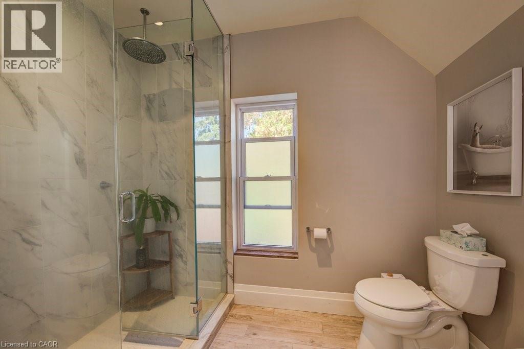 350 Queen Street S, Kitchener, ON - Indoor Photo Showing Bathroom