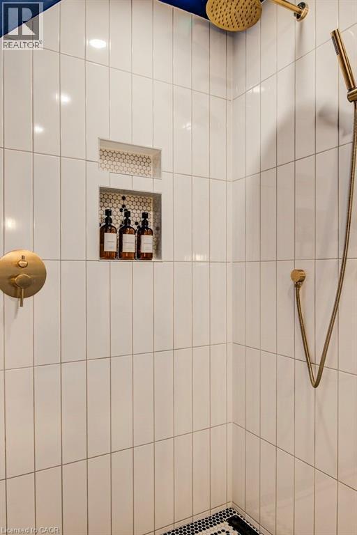 350 Queen Street S, Kitchener, ON - Indoor Photo Showing Bathroom