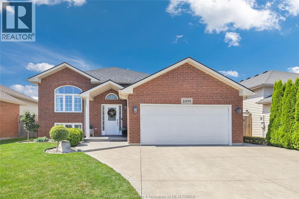 1099 Clover, Windsor, ON - Outdoor With Facade