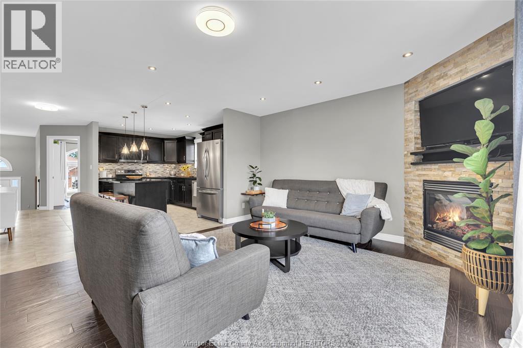 1099 Clover, Windsor, ON - Indoor Photo Showing Living Room With Fireplace