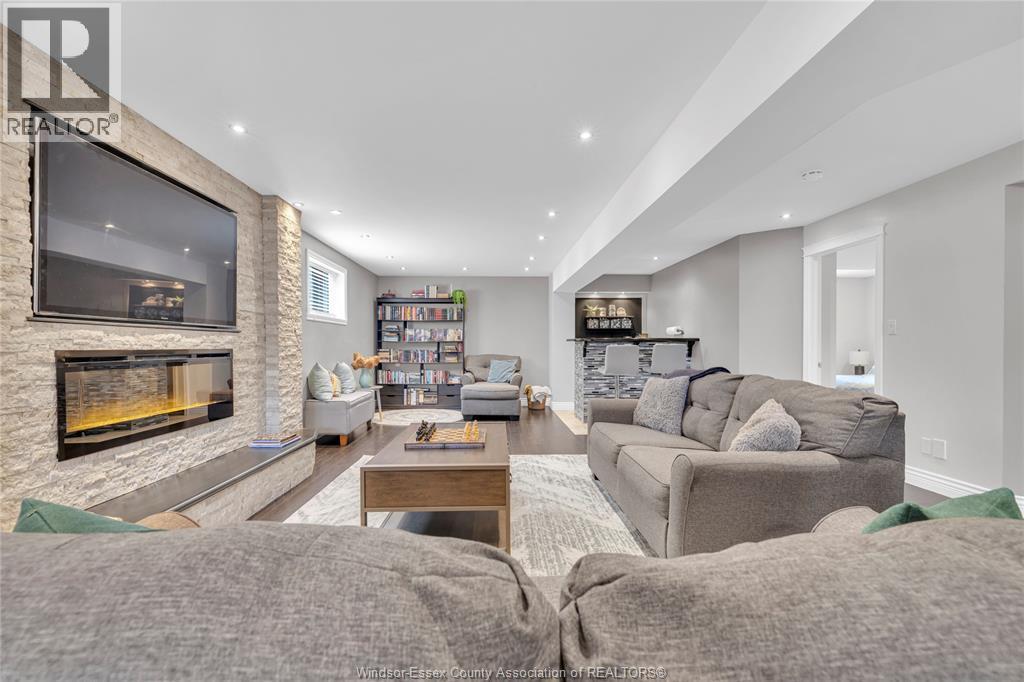 1099 Clover, Windsor, ON - Indoor Photo Showing Living Room With Fireplace